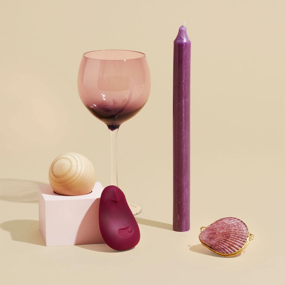 Quiet Vibrators: Nearly-Silent Vibes Perfect To Use Anywhere Dame Products Quiet Vibrators: Nearly-Silent Vibes Perfect To Use Anywhere Dame Products