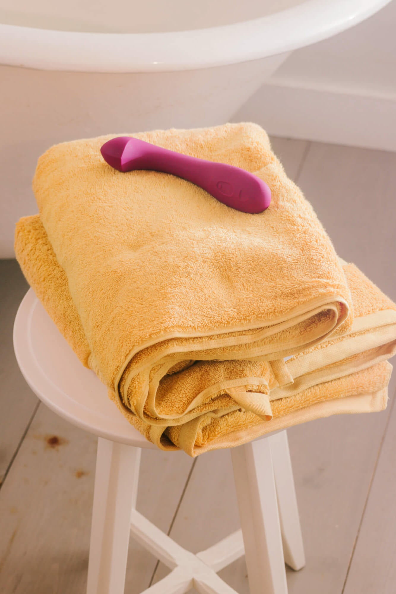 Plum | Arc over a yellow towel